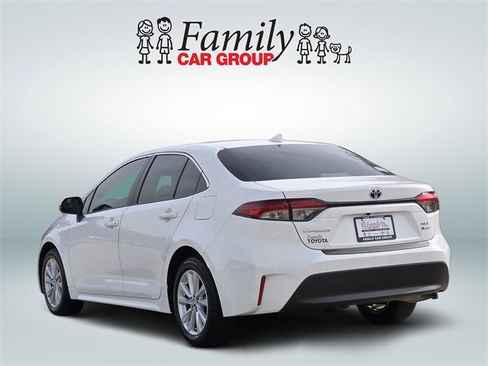 Used 2025 Toyota Corolla XLE image 3