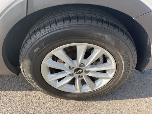 Used 2019 Kia Sorento LX image 25