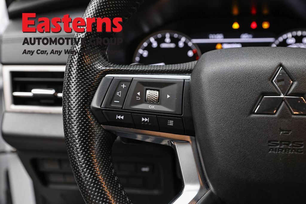 Used 2024 Mitsubishi Outlander SE AWD/4WD image 17