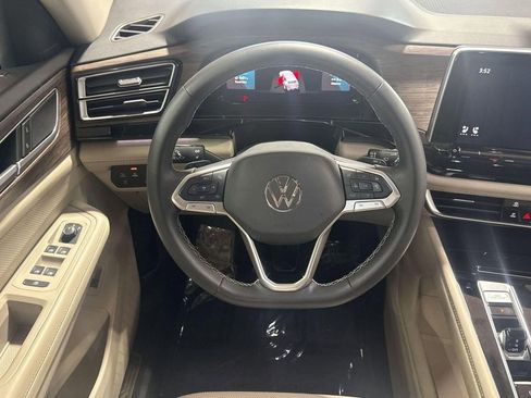 Used 2024 Volkswagen Atlas SEL AWD/4WD image 19