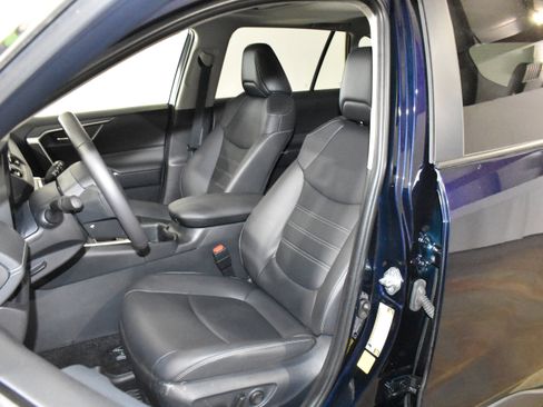 Used 2025 Toyota RAV4 XLE Premium FWD image 23