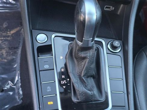 Used 2019 Volkswagen Jetta SE w/ Cold Weather Package image 30