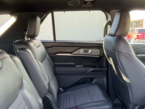 Used 2025 Ford Explorer ST-Line w/ Premium Package image 24