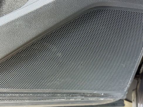 Used 2021 Volkswagen Tiguan SE image 22