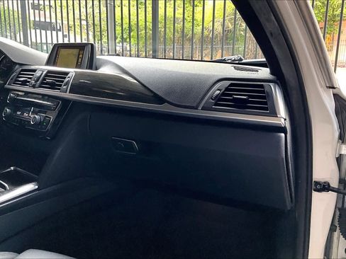 Used 2017 BMW 330i Sedan image 18