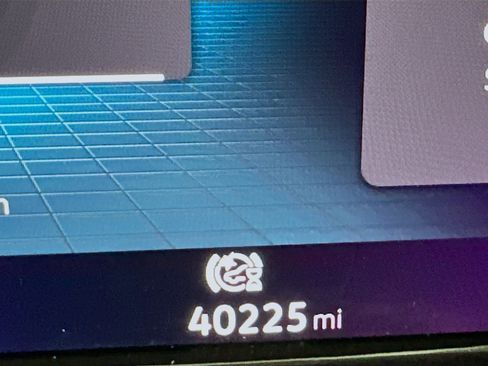 Used 2025 Volkswagen Atlas SE image 19