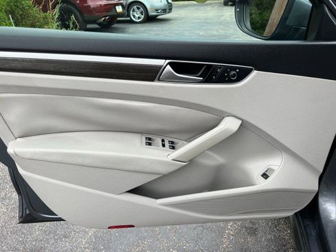 Used 2016 Volkswagen Passat 1.8T SE w/ Lighting Package (P06) image 12