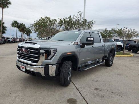 New 2026 GMC Sierra 2500 SLE image 3
