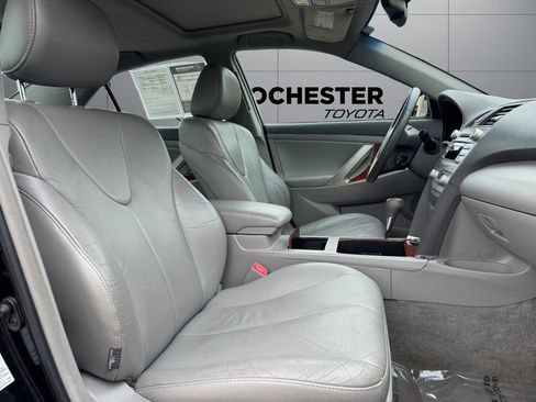 Used 2011 Toyota Camry Hybrid w/ Leather Pkg FWD image 17
