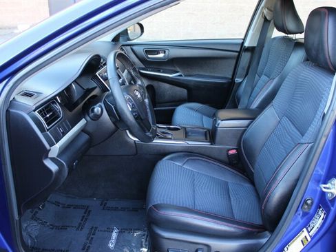 Used 2015 Toyota Camry SE w/ Moonroof Package FWD image 10