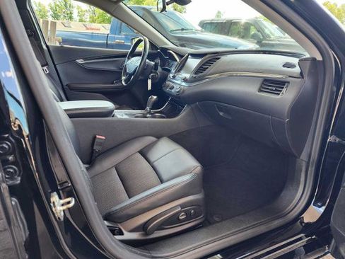 Used 2017 Chevrolet Impala LT FWD image 16