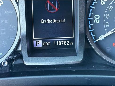 Used 2018 Toyota Tacoma TRD Sport image 37