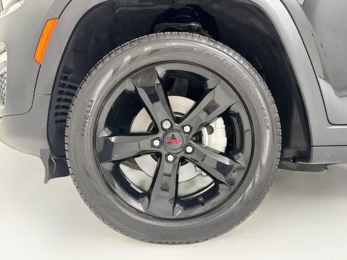 Used 2024 Jeep Grand Cherokee Limited w/ Black Appearance Package AWD/4WD image 29