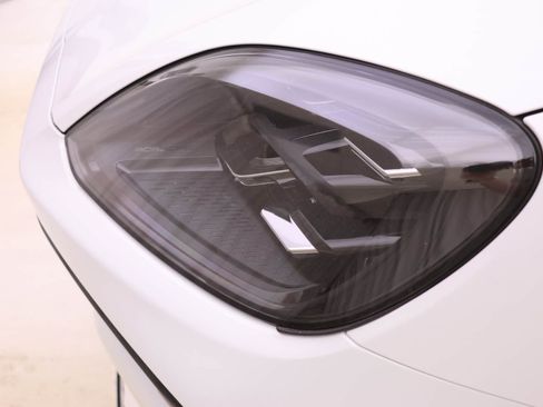 Used 2024 Porsche Cayenne Coupe image 20