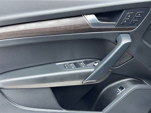 Used 2024 Audi Q5 2.0T Premium w/ Convenience Package image 39