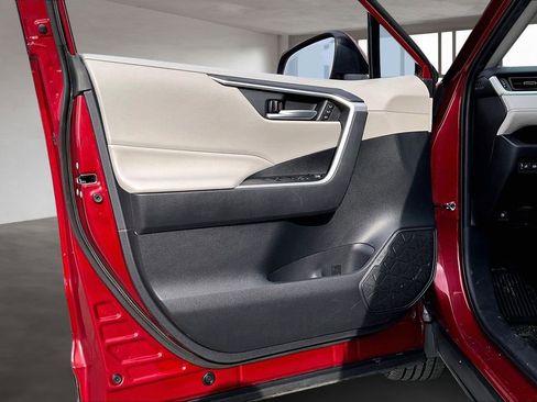 Used 2023 Toyota RAV4 XLE Premium image 20