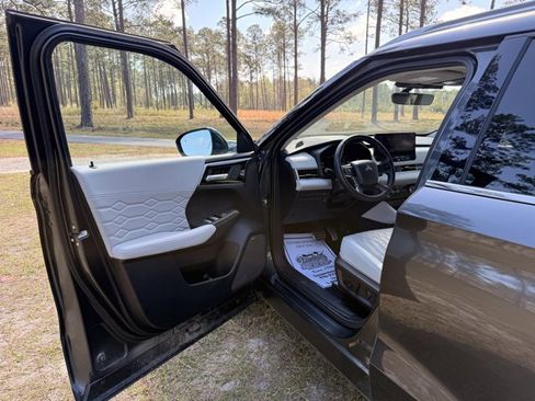 Used 2025 Mitsubishi Outlander SEL image 13