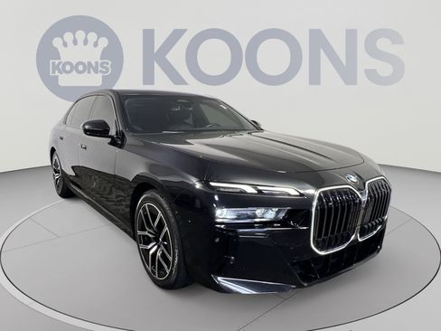 Used 2024 BMW 740i xDrive AWD/4WD image 2