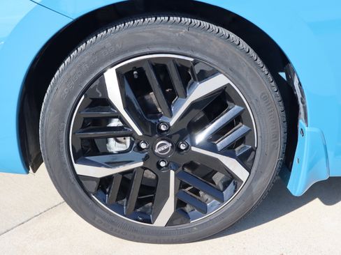 Used 2025 Nissan Versa SR w/ Trunk Package image 25