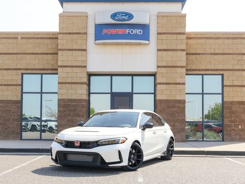 Used 2024 Honda Civic Type R image 2