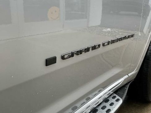 Used 2024 Jeep Grand Cherokee Summit AWD/4WD image 14