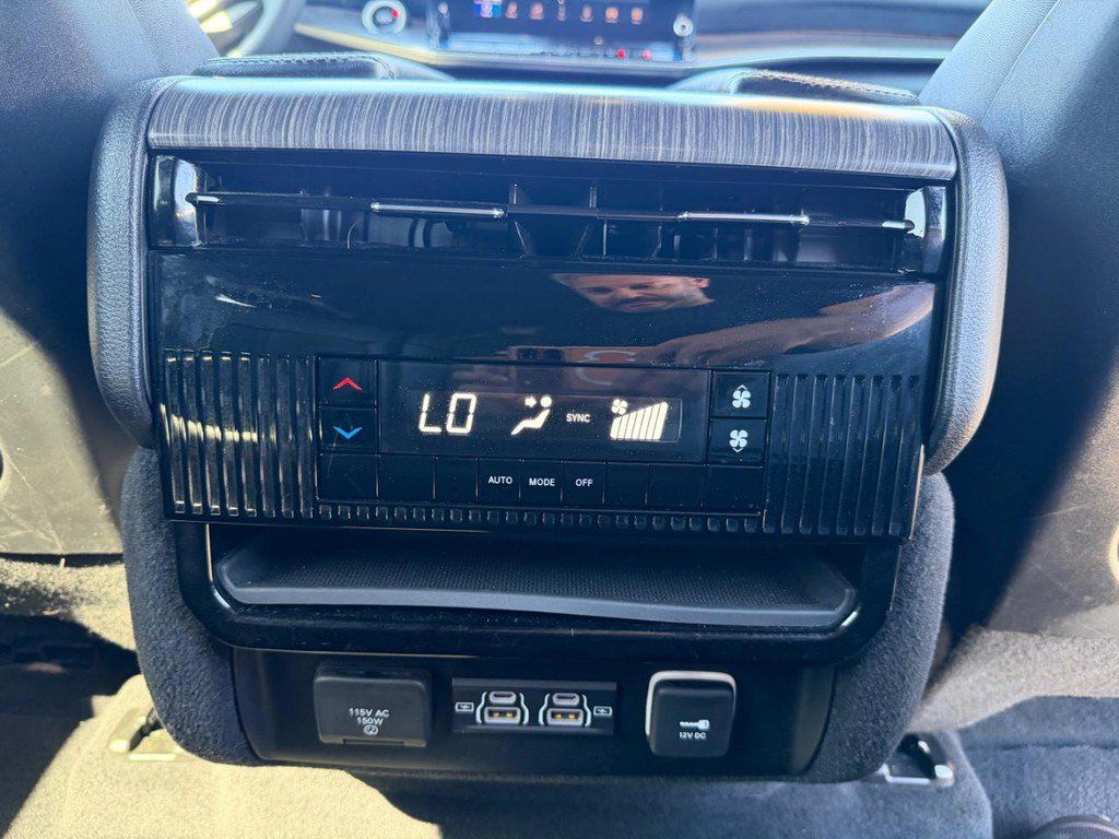 Used 2024 Jeep Wagoneer Series II w/ Flexible Seating Group RWD image 42