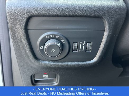 New 2025 Jeep Grand Cherokee Limited image 11