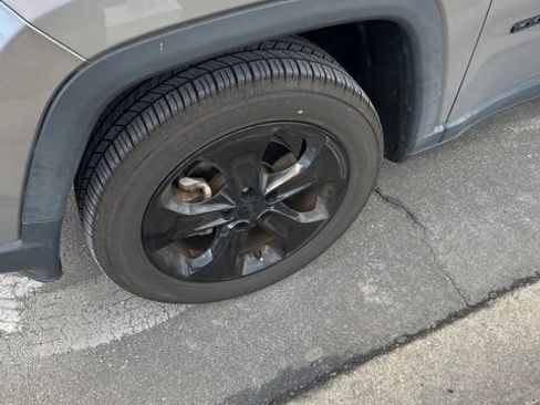 Used 2018 Jeep Compass Latitude image 4