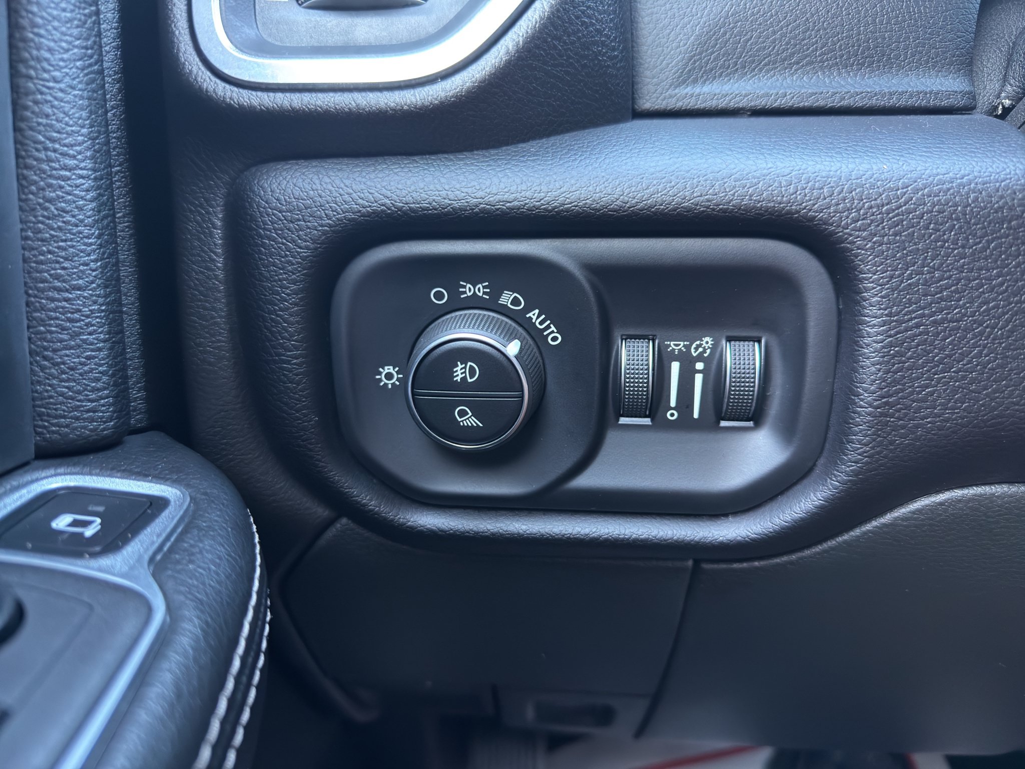 Used 2022 RAM 3500 Laramie AWD/4WD image 22
