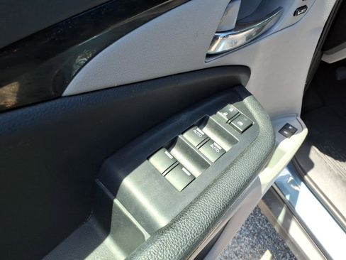 Used 2019 Honda Pilot Touring image 13