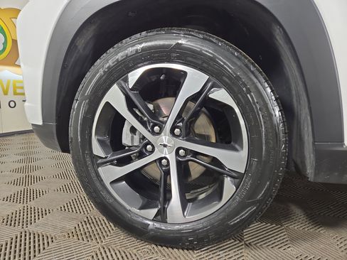 Certified 2024 Chevrolet Trax RS w/ Driver Confidence Package image 32