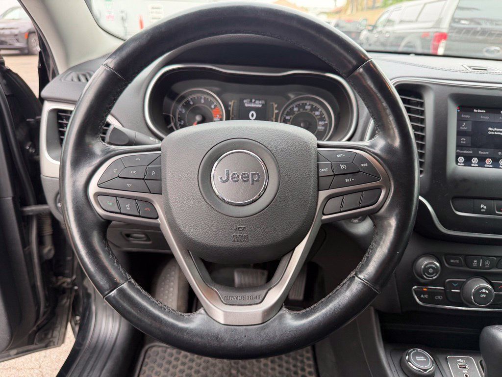 Used 2020 Jeep Cherokee Latitude Plus w/ Cold Weather Group AWD/4WD image 23