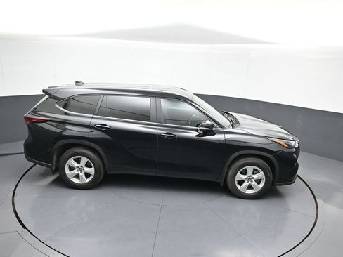 Certified 2025 Toyota Highlander LE AWD/4WD image 38