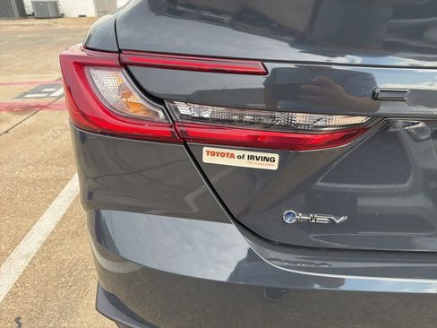 Used 2025 Toyota Camry SE FWD image 8