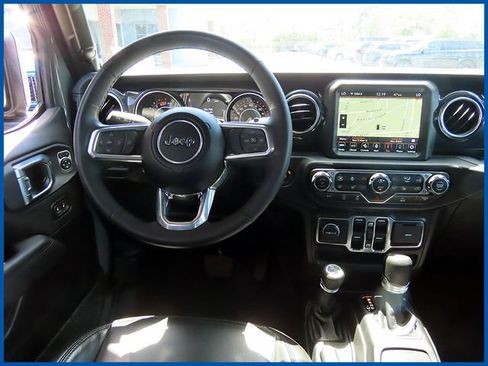 Used 2023 Jeep Wrangler Unlimited Sahara AWD/4WD image 11