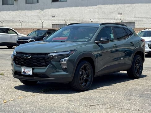 New 2026 Chevrolet Trax LT w/ Driver Confidence Package FWD image 3