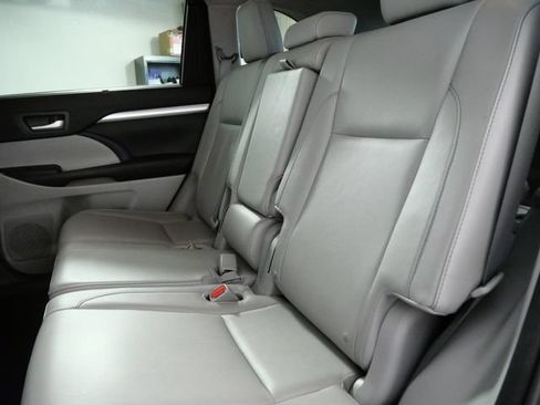 Used 2015 Toyota Highlander XLE AWD/4WD image 13