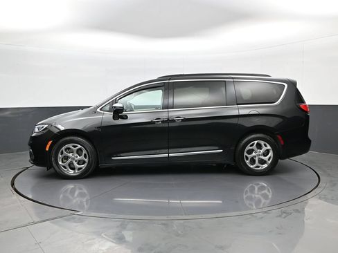 Used 2023 Chrysler Pacifica Limited FWD image 8