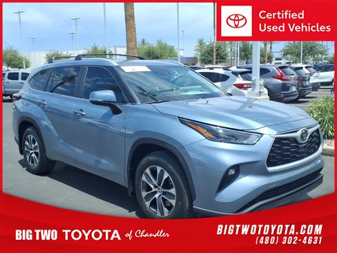 Certified 2024 Toyota Highlander XLE FWD image 1