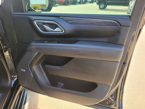 Used 2022 GMC Yukon SLT w/ SLT Luxury Package image 8