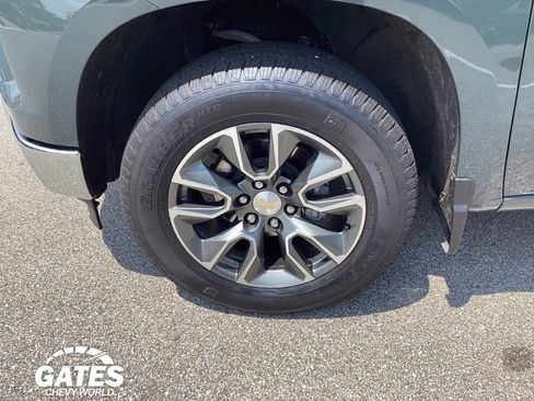 Used 2025 Chevrolet Silverado 1500 LT AWD/4WD image 25