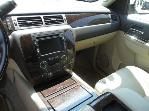 Used 2010 GMC Yukon Denali image 15