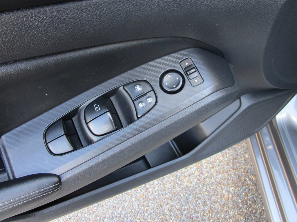 Used 2025 Nissan Altima 2.5 SV FWD image 23