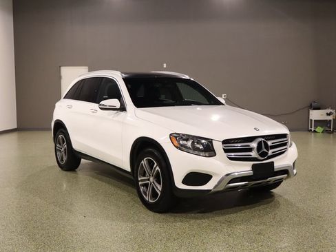 Used 2017 Mercedes-Benz GLC 300 4MATIC image 1