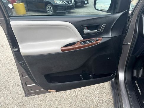 Used 2018 Toyota Sienna Limited Premium AWD/4WD image 14