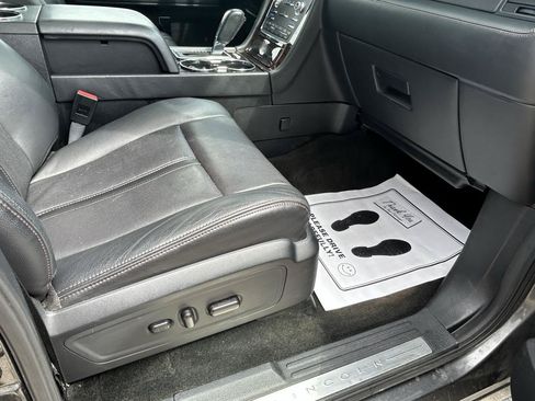 Used 2017 Lincoln Navigator L Reserve AWD/4WD image 12