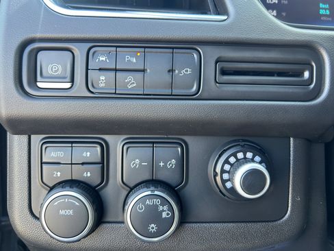 Used 2022 Chevrolet Suburban Premier image 24