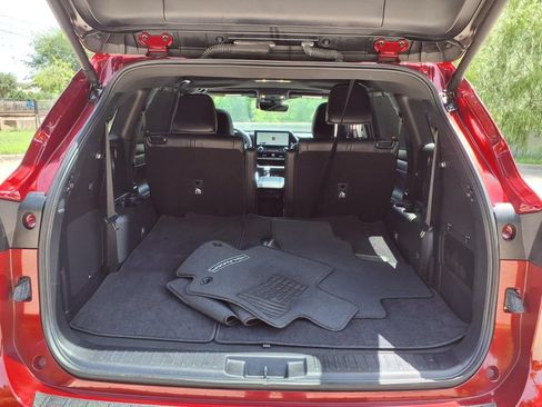 Used 2024 Toyota Highlander XSE FWD image 10