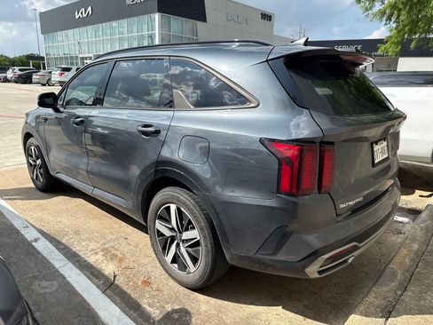 Certified 2023 Kia Sorento S w/ Panoramic Sunroof Package FWD image 2