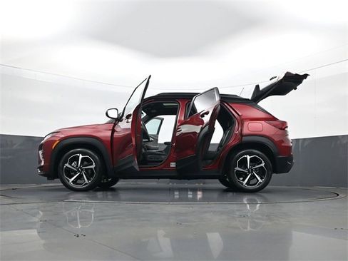 Certified 2023 Chevrolet TrailBlazer RS w/ Sun and Liftgate Package image 34